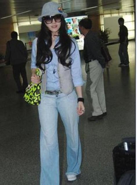 女星下半身惨不忍睹：郑爽牙签腿 范冰冰腿粗屁股大