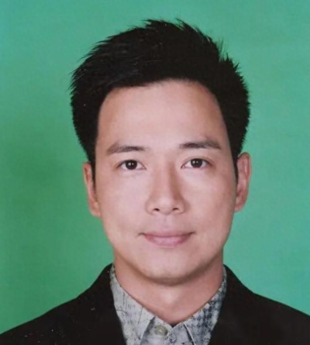 TVB绿叶蔡子健罕露脸，发福显老头发花白，自曝在校执教已是博士